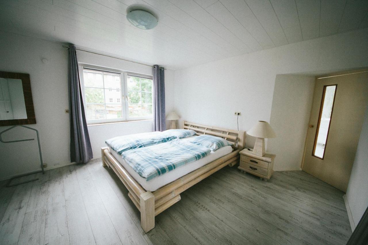 Grosse & Voll Ausgestattete Apartments, Studios, Doppelzimmer, Workspace, Parkplatz, Netflix, Prime & Schnelles Wifi In Ruhiger Lage Mit Garten Rudolstadt Kültér fotó