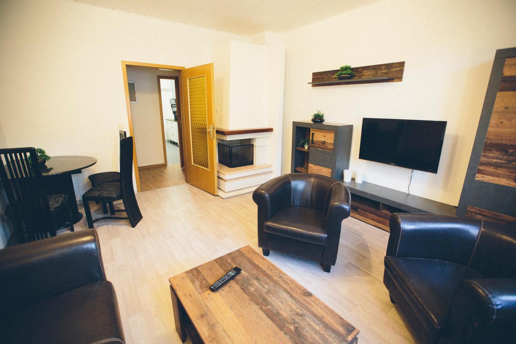 Grosse & Voll Ausgestattete Apartments, Studios, Doppelzimmer, Workspace, Parkplatz, Netflix, Prime & Schnelles Wifi In Ruhiger Lage Mit Garten Rudolstadt Szoba fotó