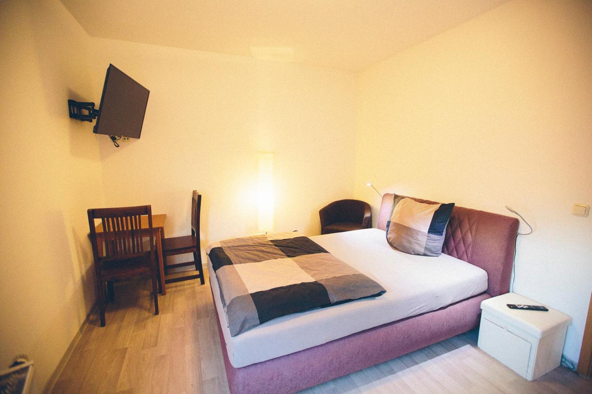 Grosse & Voll Ausgestattete Apartments, Studios, Doppelzimmer, Workspace, Parkplatz, Netflix, Prime & Schnelles Wifi In Ruhiger Lage Mit Garten Rudolstadt Kültér fotó
