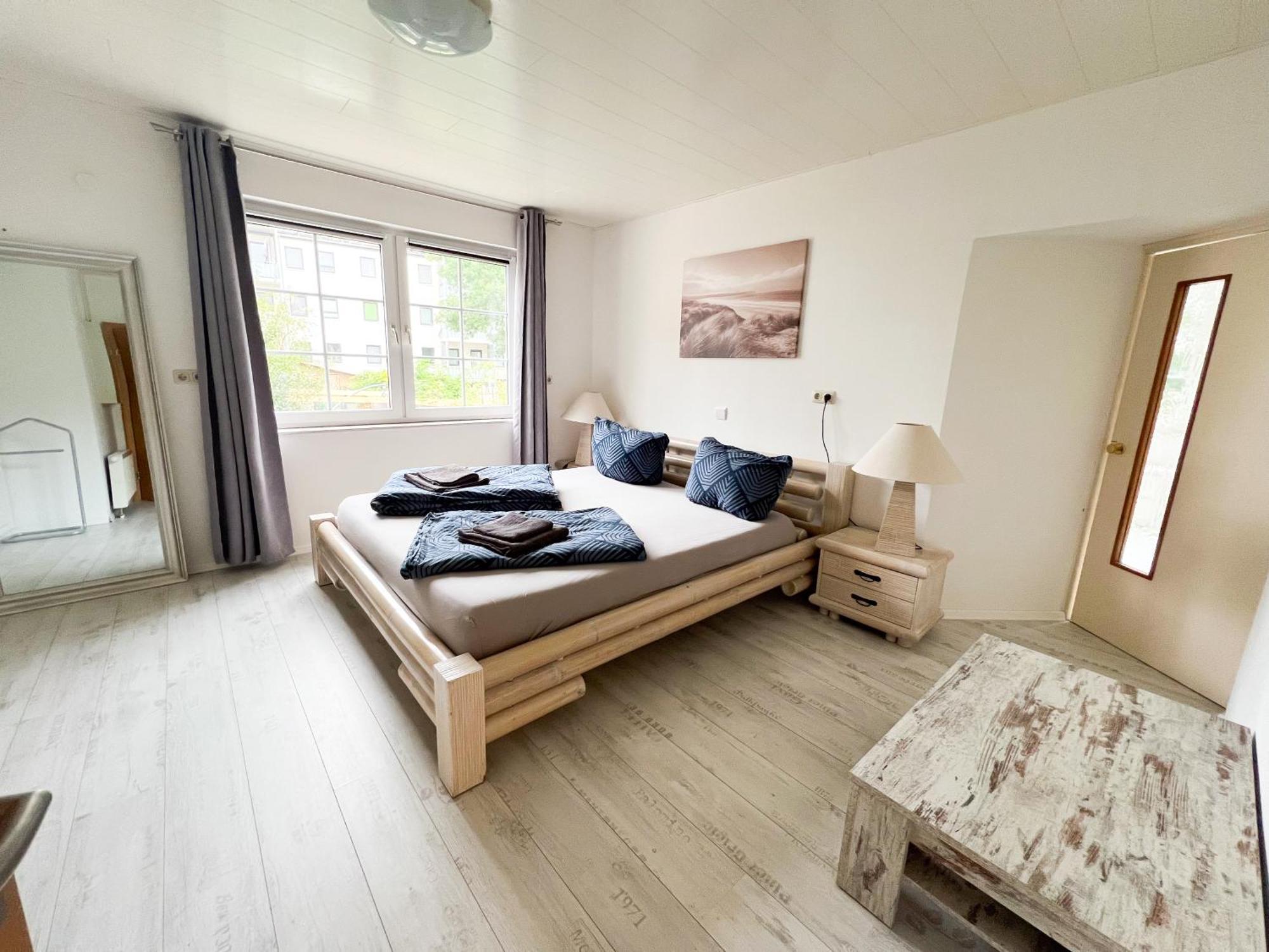 Grosse & Voll Ausgestattete Apartments, Studios, Doppelzimmer, Workspace, Parkplatz, Netflix, Prime & Schnelles Wifi In Ruhiger Lage Mit Garten Rudolstadt Szoba fotó