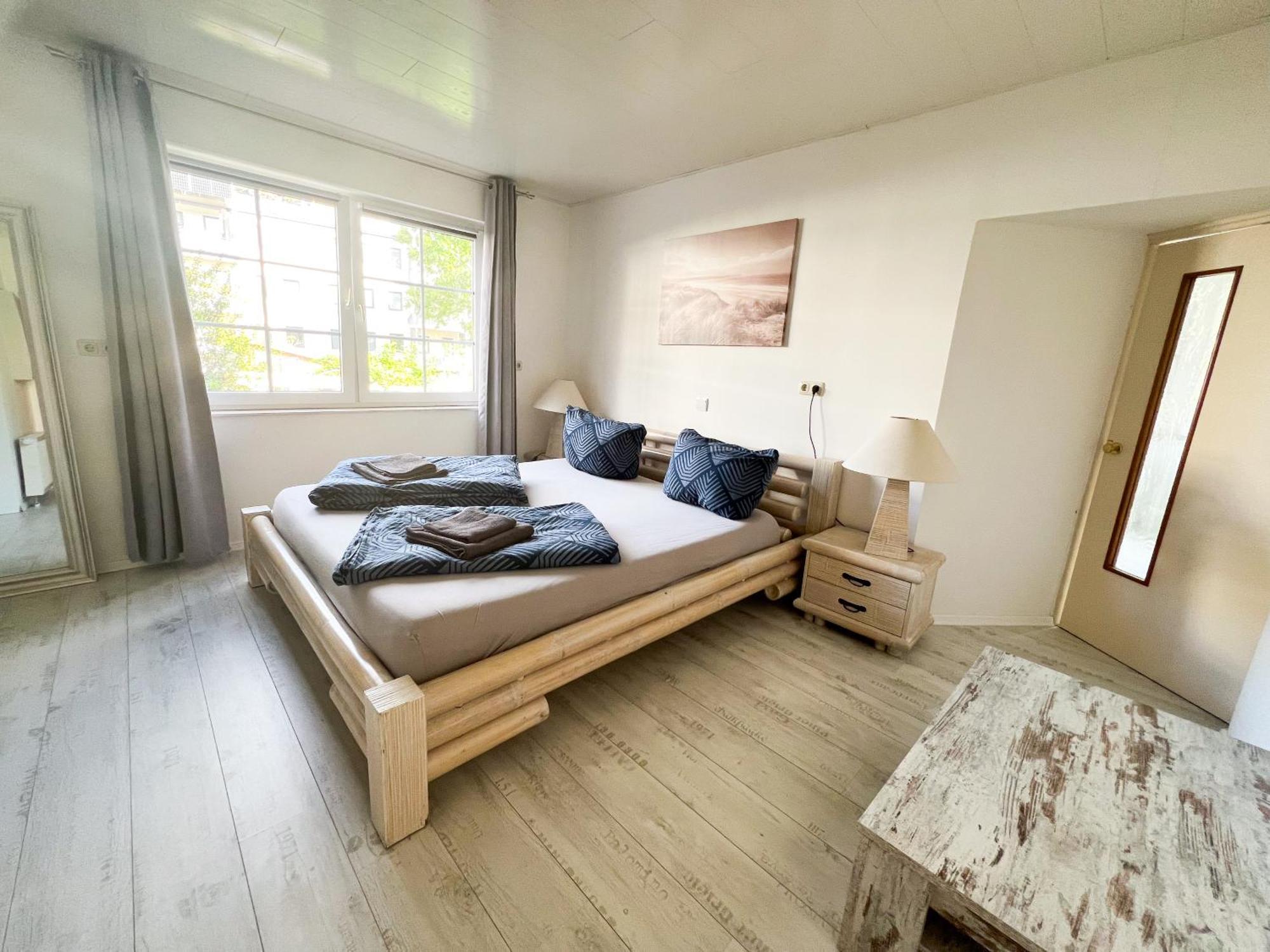 Grosse & Voll Ausgestattete Apartments, Studios, Doppelzimmer, Workspace, Parkplatz, Netflix, Prime & Schnelles Wifi In Ruhiger Lage Mit Garten Rudolstadt Szoba fotó